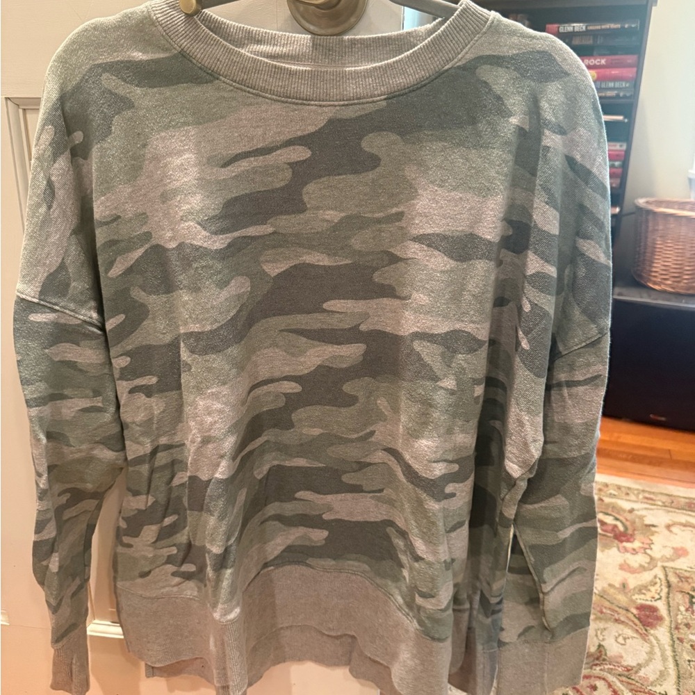 Time and Tru Light Gray Pullover Sweatshirt